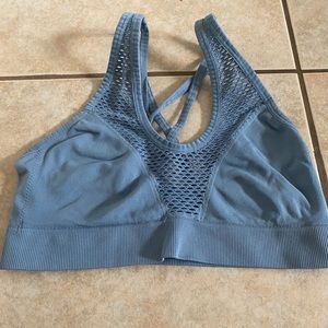 Seamless mesh sports bra